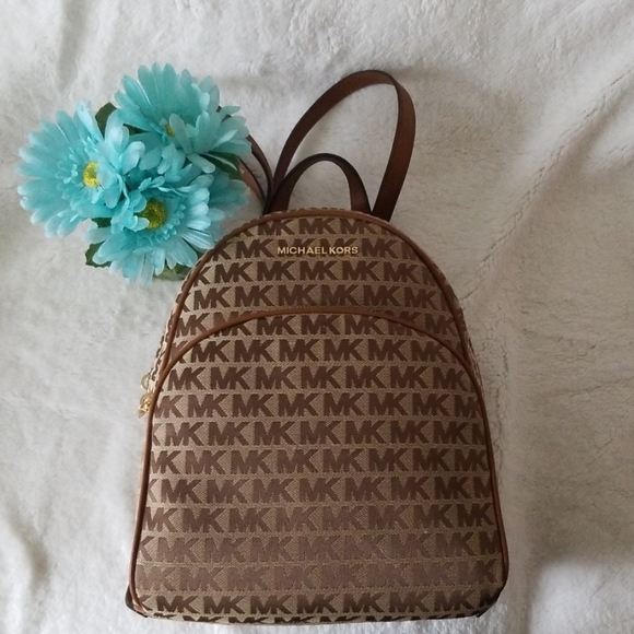 🔥NWT Michael Kors Medium Abbey Bagpack Ebony🔥 - Picture 3 of 8